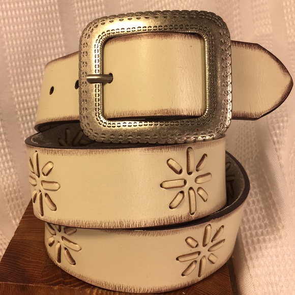 NWOT leather belt flower/star embellishments - Picture 1 of 8